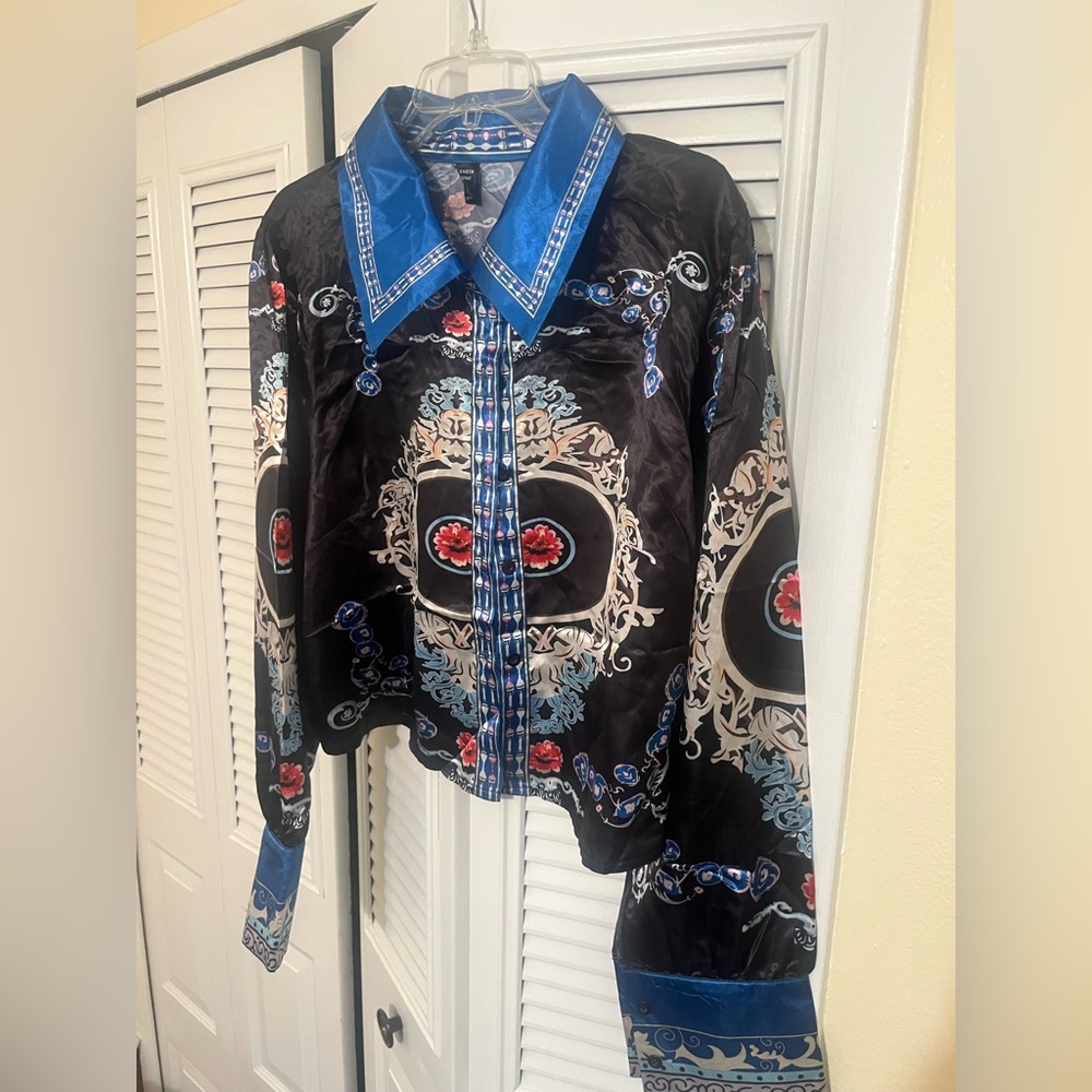 Royal💙 Blue & Black🖤 Barque Print w/ red ❤️accents cropped Satin finish blouse